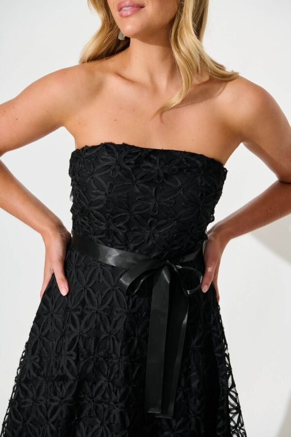 241112_StFrock_Phoebe_XW20910SS-BLK_0743.jpg Midi Dress in Black Floral Embroidered Tulle