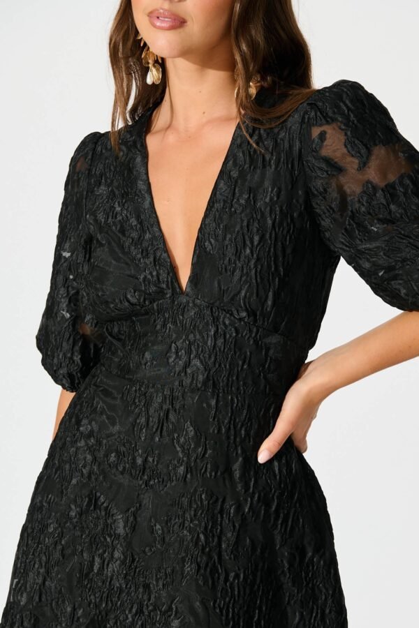 241114_StFrock_Milly_PM_80099-BLK-FLO_0776.jpg Midi Dress In Black Floral Organza Jacquard