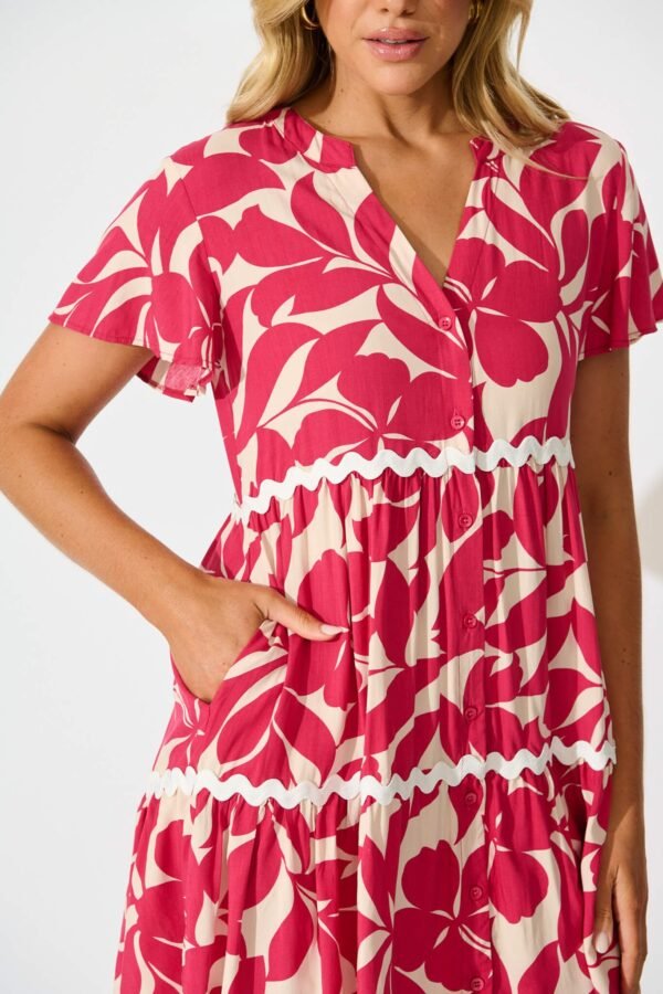 241126_StFrock_Phoebe_A60969-PNK-CRM_0262.jpg Dress In Pink Leaf