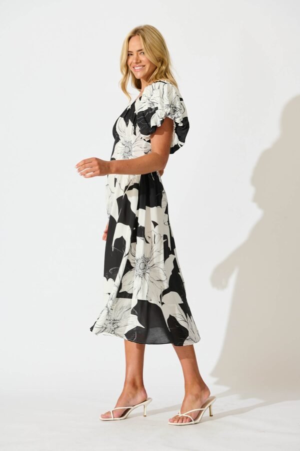 241126_StFrock_Phoebe_LOLE10967-6-BLK-WHT_0527.jpg Maxi Dress In Black With White Floral