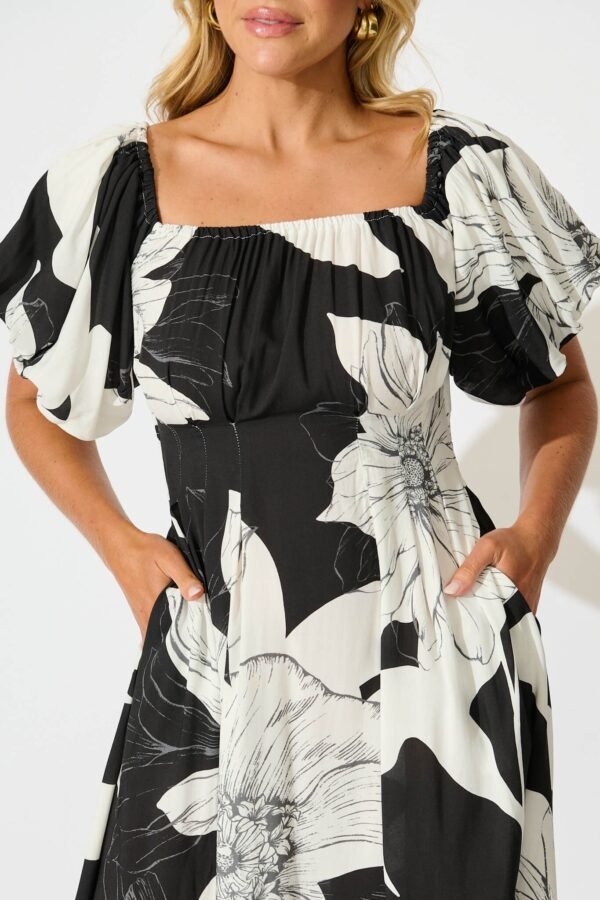 241126_StFrock_Phoebe_LOLE10967-6-BLK-WHT_0543.jpg Maxi Dress In Black With White Floral